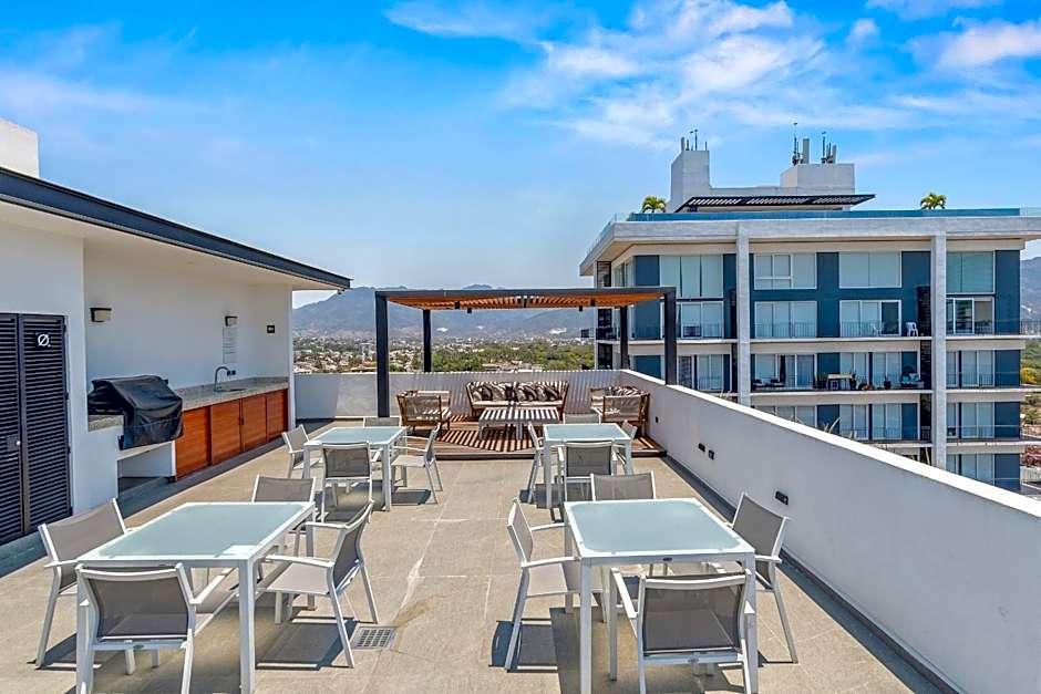 Monyxbnb at Zoho Skies