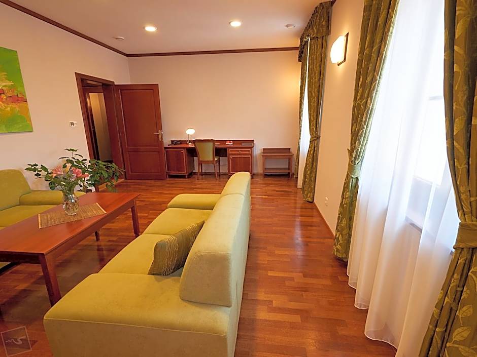 Hradná stráž Hotel&Apartments s privátnym wellness