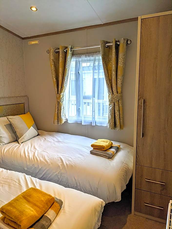 Tattershall Lakes - Merlin Point