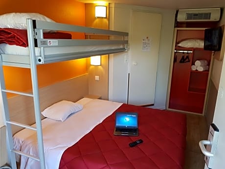 Triple Room (1 Double Bed + 1 Single Bed)