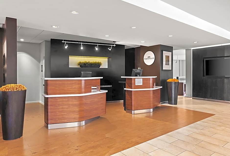 Super 8 by Wyndham Dallas Love Field Airport