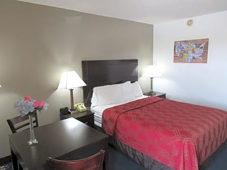 Queen Room - Smoking/Ground Floor