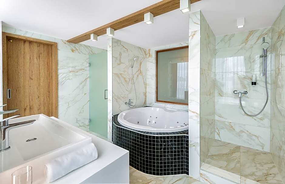 Hunguest Szeged - ex Forrás