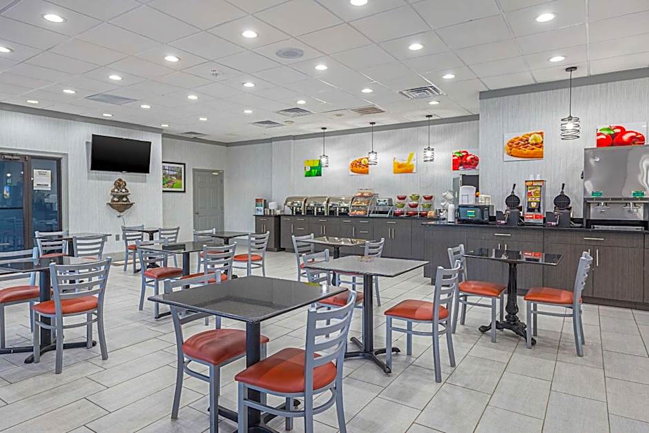 Quality Inn & Suites Greenville - Haywood Mall