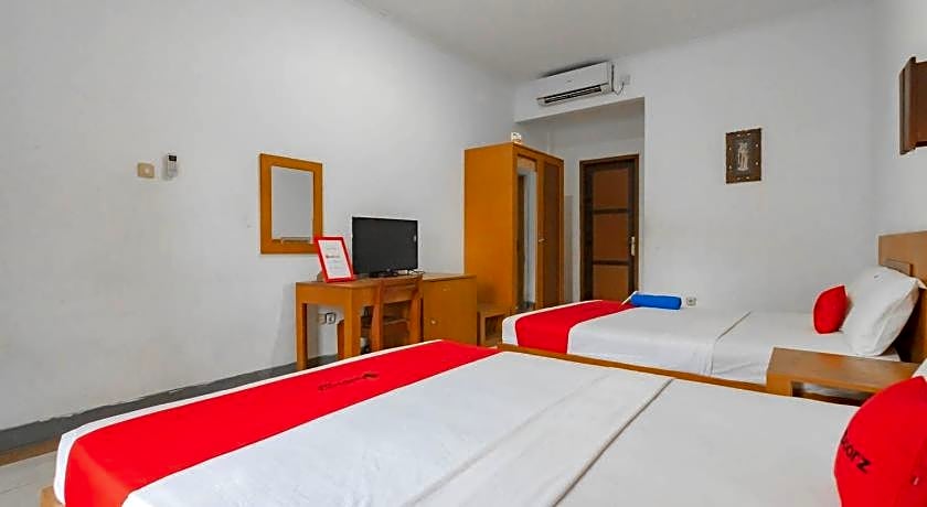 RedDoorz Plus @ Hotel Sofia Pangandaran
