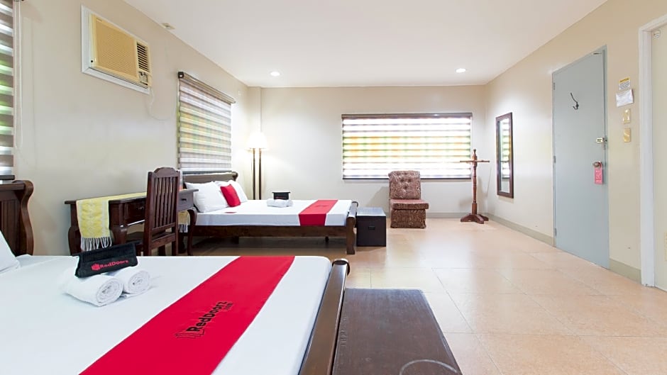 RedDoorz @ Teofila Lodge