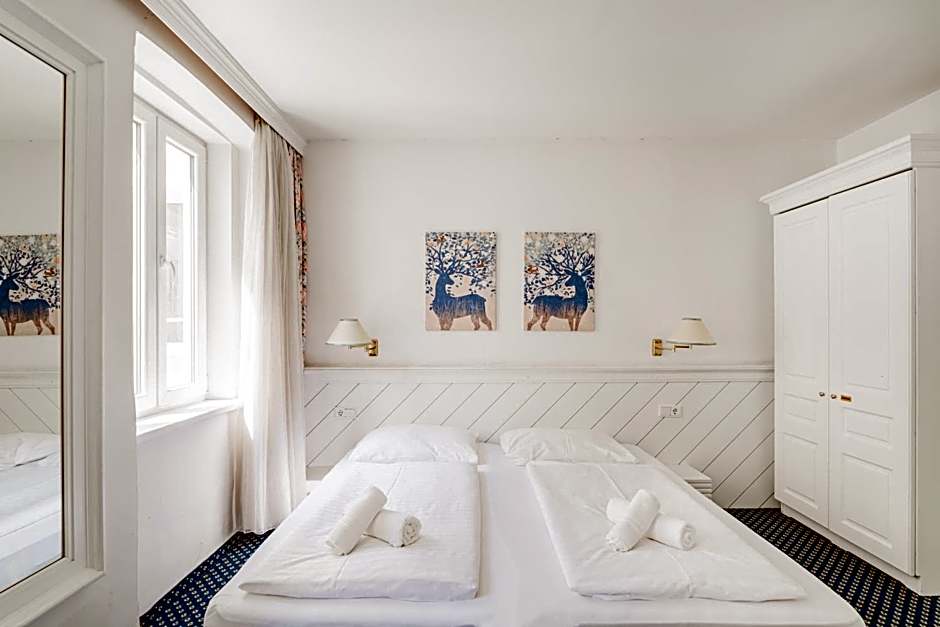 Self-Check-In Hotel Adlon