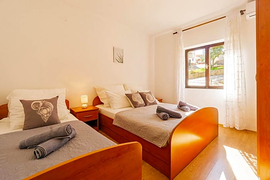 Apartment and Room Bacic