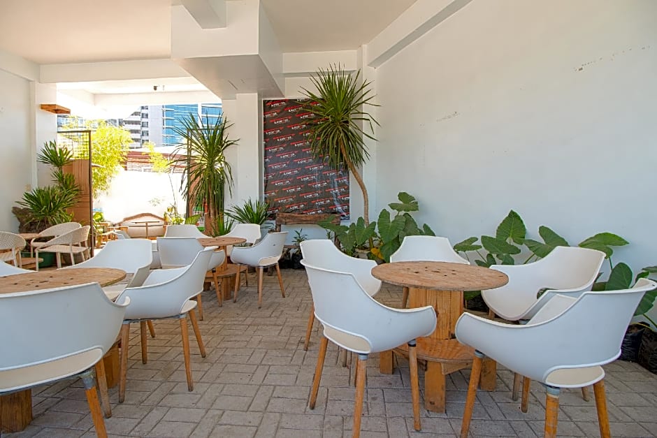 RedDoorz At Fat J Apartelle Mactan