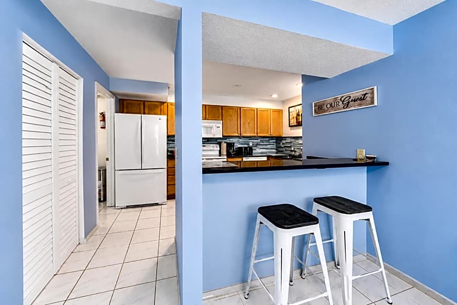 Siesta Key Beach - 2 Bedroom - 3 Beds - 3 Bathroom Duplex with Heated Swimming Pool