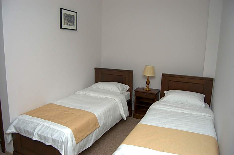 Complex Parc Pini Moinesti