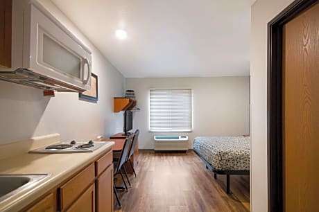 Standard 1 Full Bed Room - Non-Smoking
