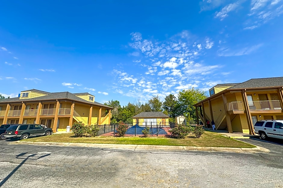 Bonita Lakes Inn