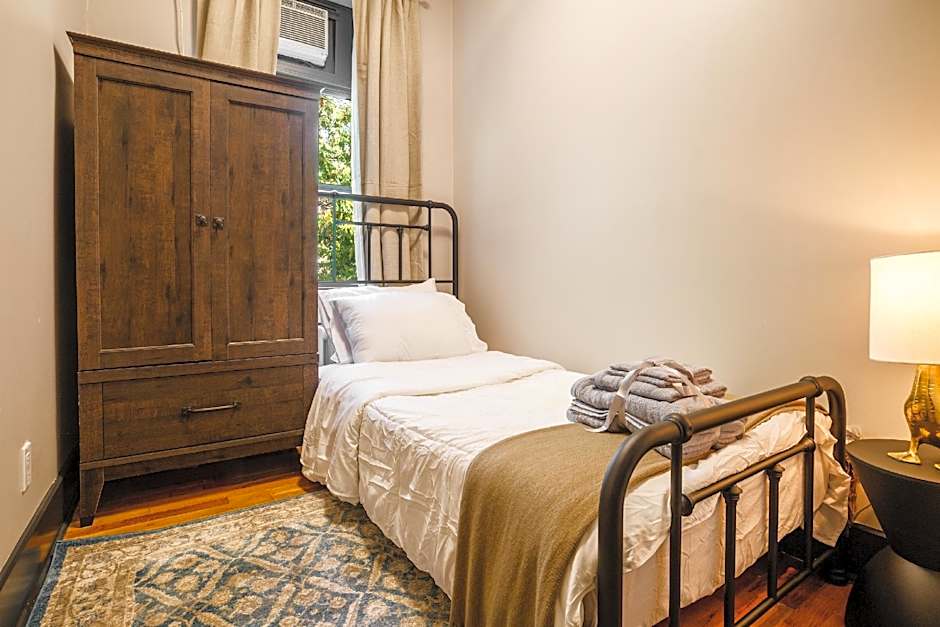 Photo 1 of 1 of 1 Twin Bed