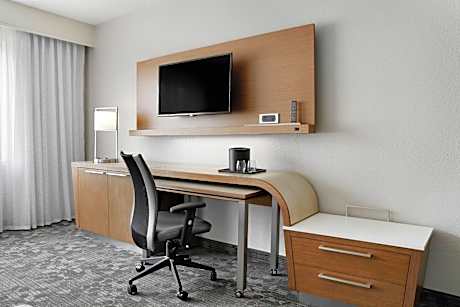 1 Bedroom 2 room Suite, 1 King, Sofa bed