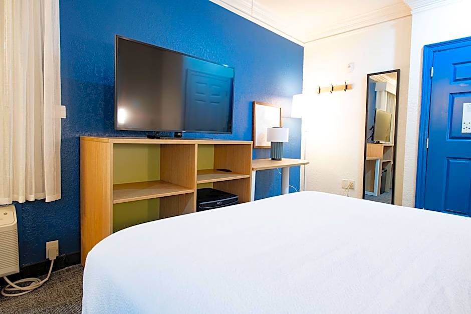 Spark by Hilton Lafayette South