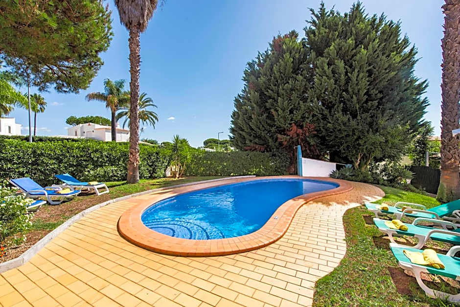 Exclusive Retreat in Vilamoura, private pool, off-street parking, Free AC wifi