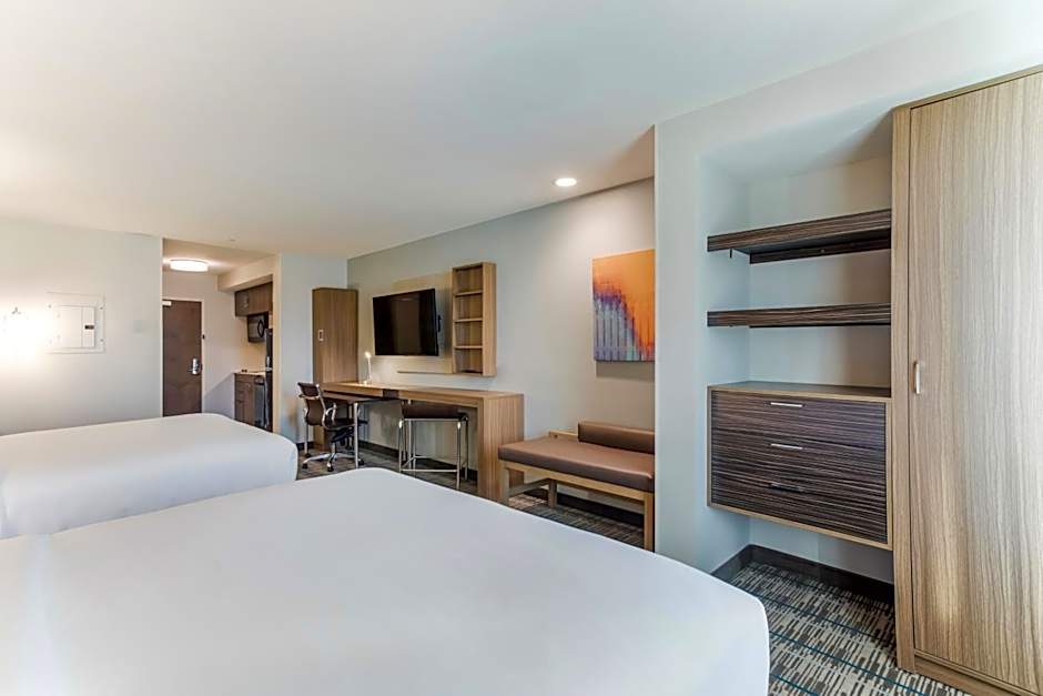 Photo 1 of 4 of 2 Queen Beds with Sofabed Suite