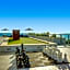 Hot tub & Rooftop pool- Near Beach