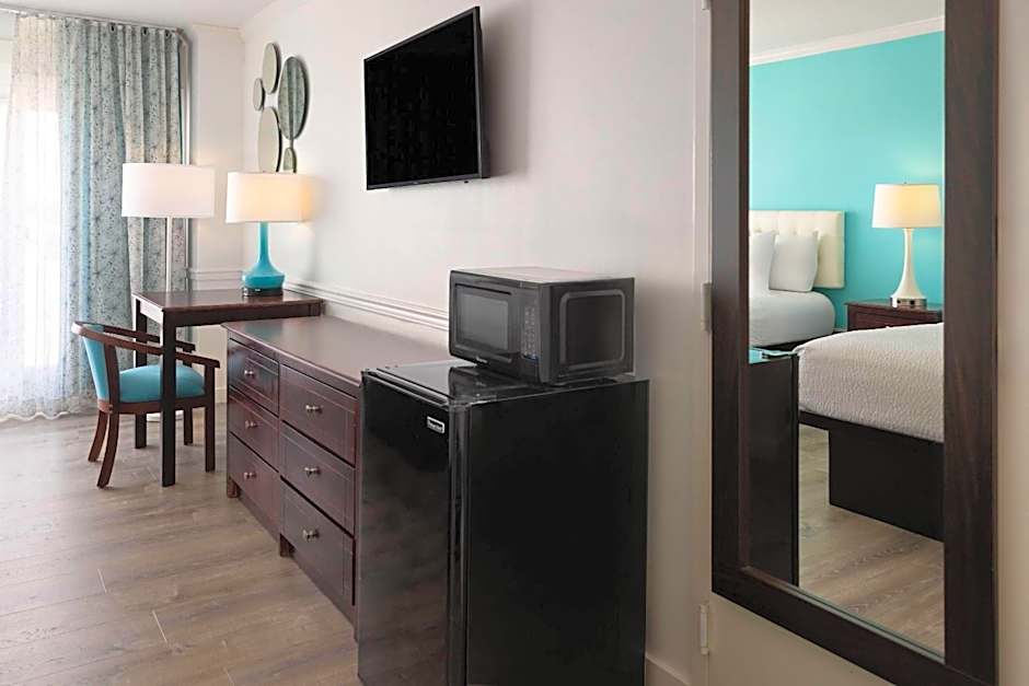 Howard Johnson Plaza Hotel by Wyndham Ocean City Oceanfront