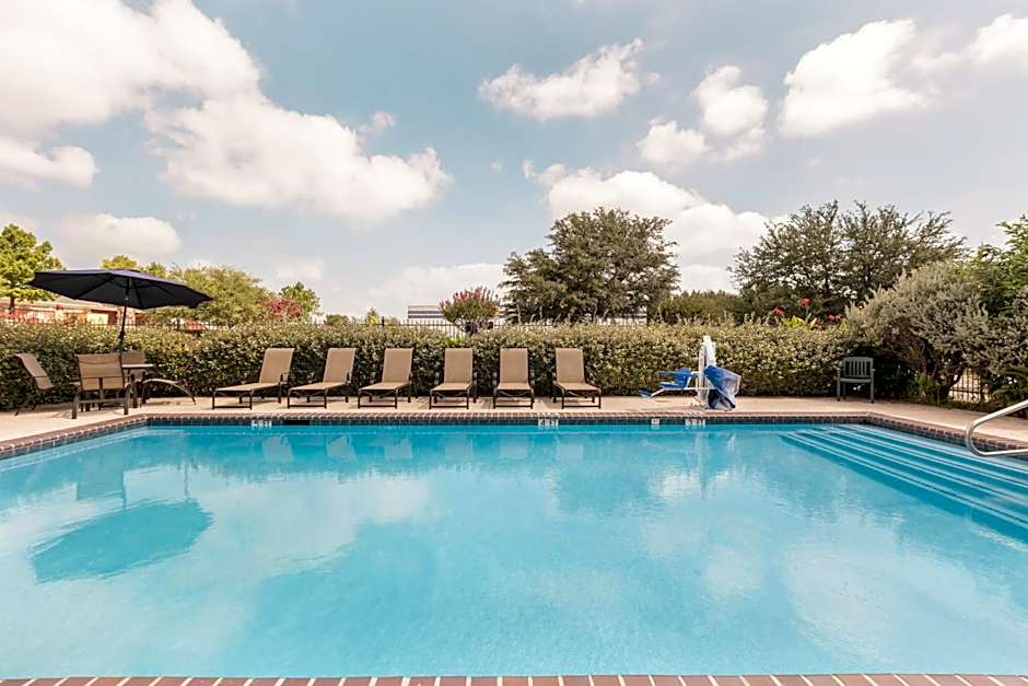 Super 8 by Wyndham Grapevine/DFW Airport Northwest