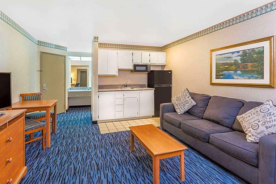 Ramada by Wyndham Kent Seattle Area