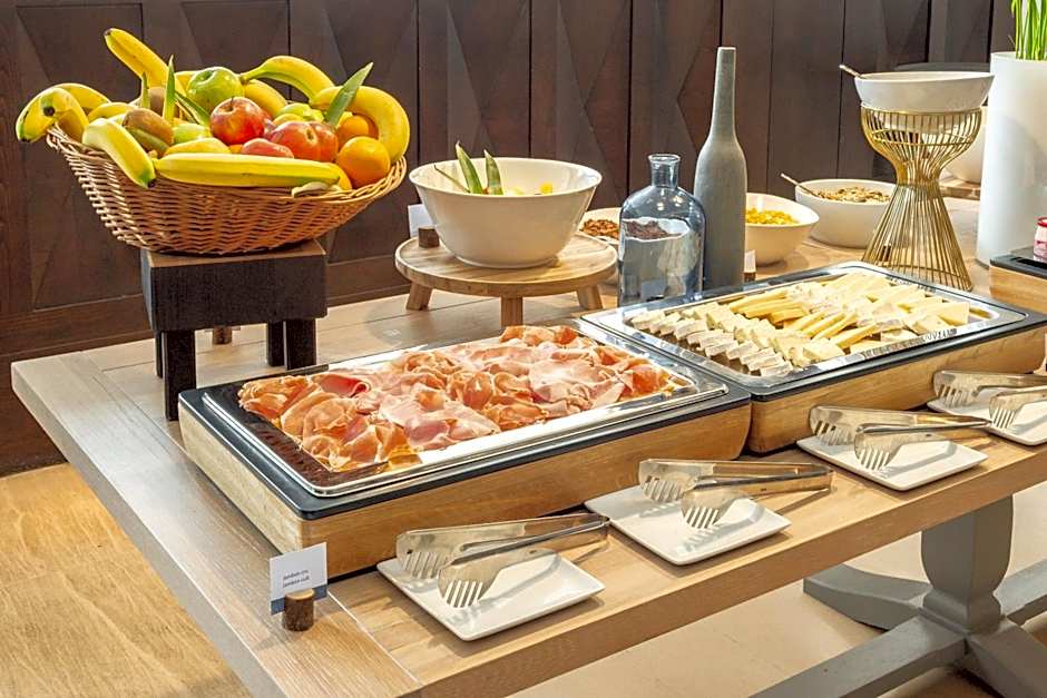 Columbus Hotel Monte-Carlo, Curio Collection by Hilton