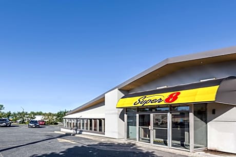 Super 8 by Wyndham Kirkland Lake