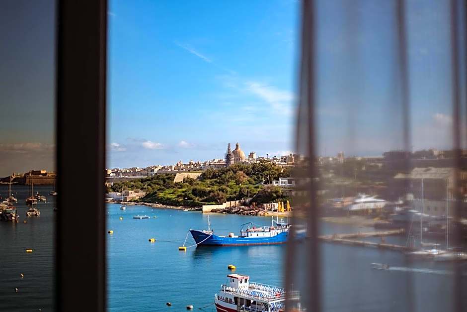 115 The Strand Hotel by NEU Collective