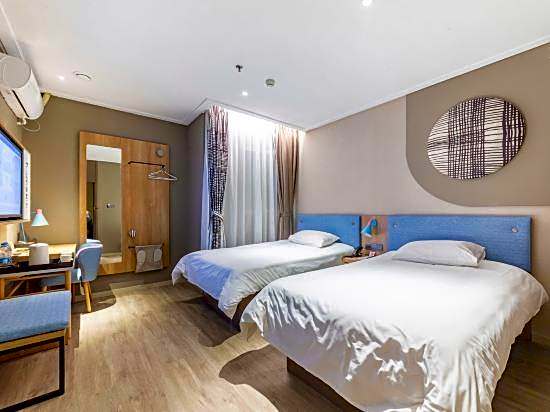 Home Inn (Guangzhou Tianpingjia Metro Station Chengguang Building)