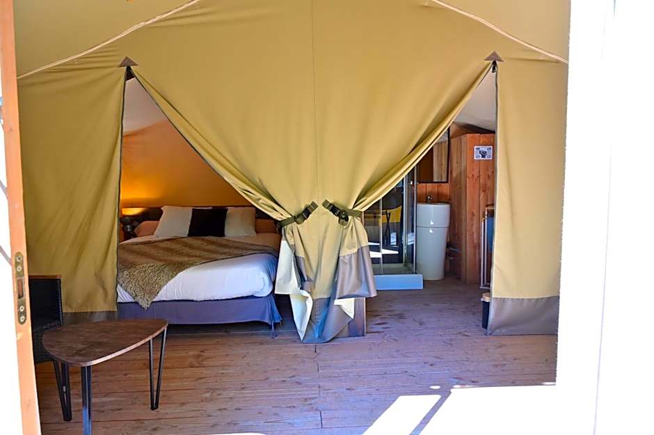 Prehistoric Lodge - Adult Only