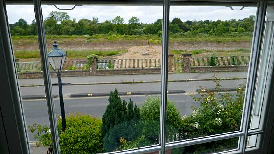 Fox Hounds Pub – Kingston