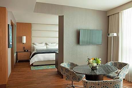 M 1 Bedroom Suite, Concierge lounge access, 1 Bedroom Suite, 1 King, Cityscape view, High floor