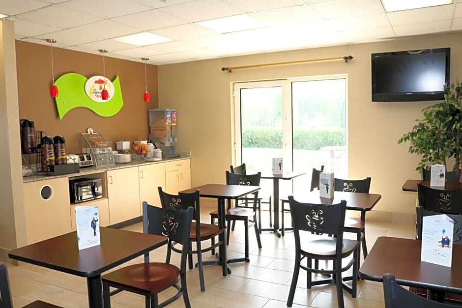 Super 8 by Wyndham Plattsburgh
