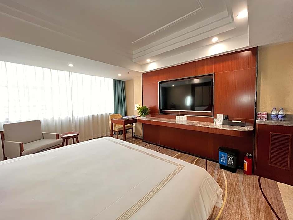 Photo 1 of 7 of Premium 1 Queen Bed
