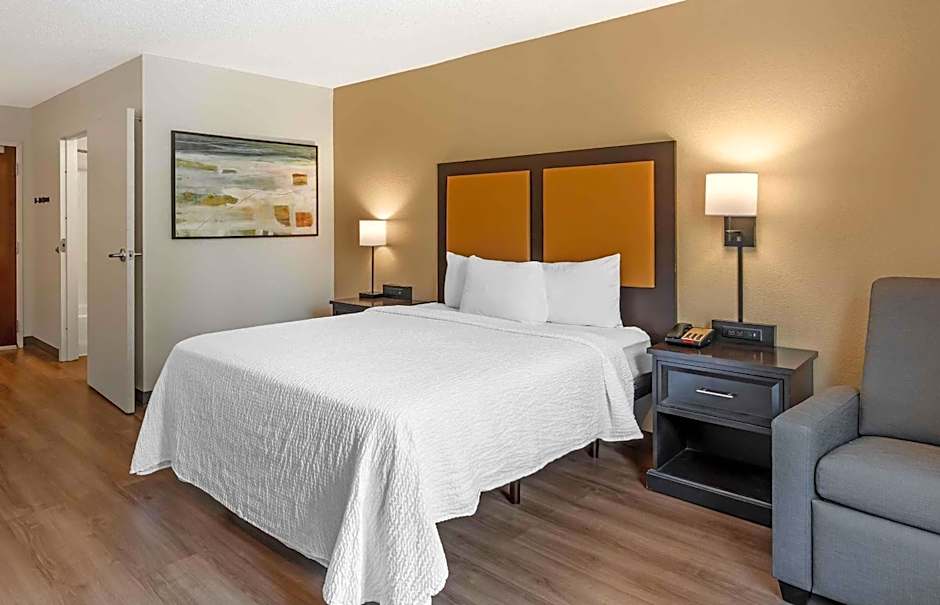Photo 1 of 5 of Studio 1 Queen Bed