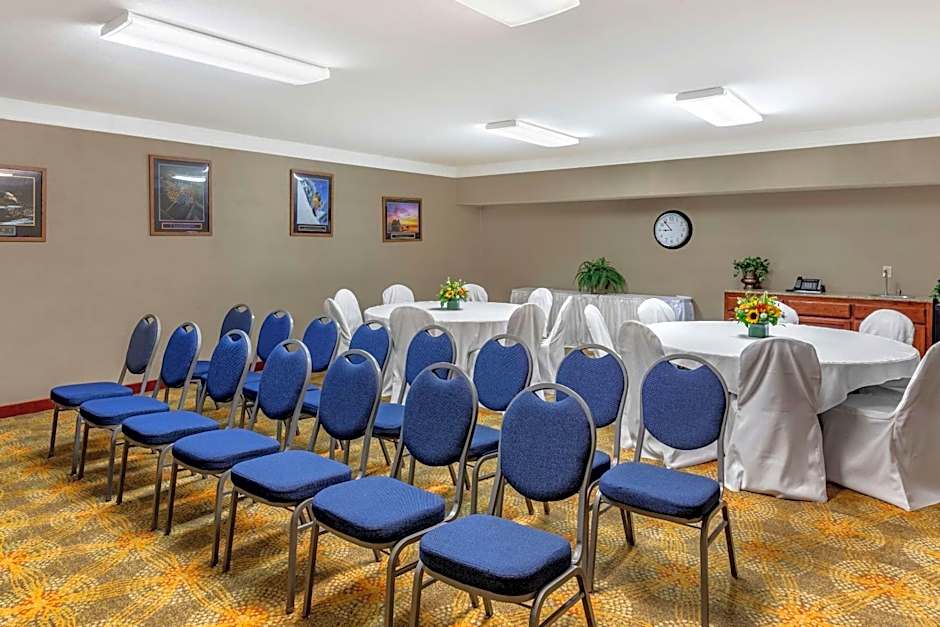 Comfort Suites Visalia