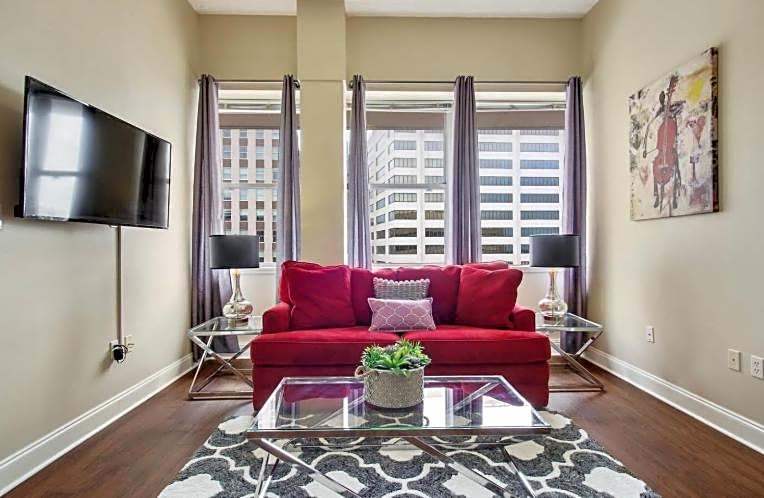 Amazing Condos Beautiful View 2 Blocks To French Quarter, Small Rooftop Pool, Gym, Seanger Theater, Super Dome, And Bourbon St