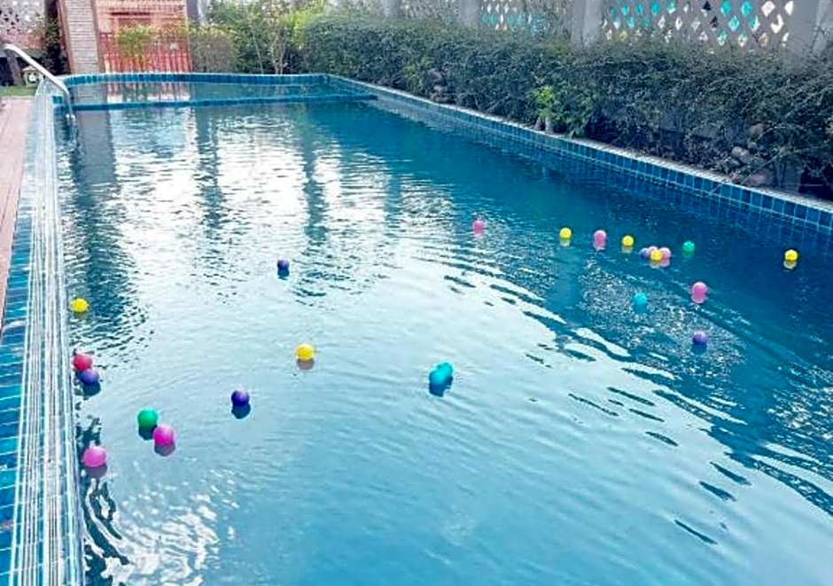 Convenient Grand Plus Hotel Suvarnabhumi