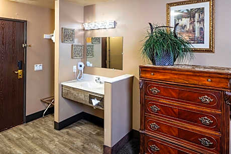 Deluxe Suite with Spa Bath