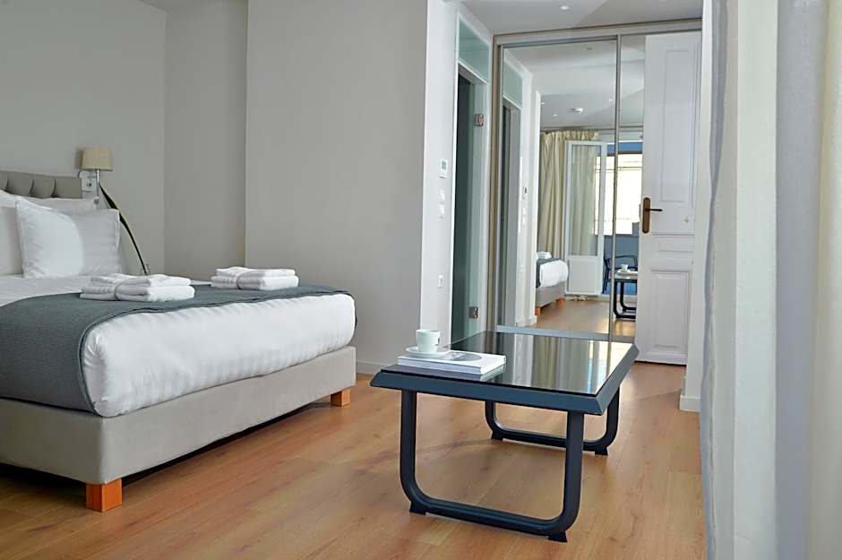 1900 ATHENIAN HOUSE