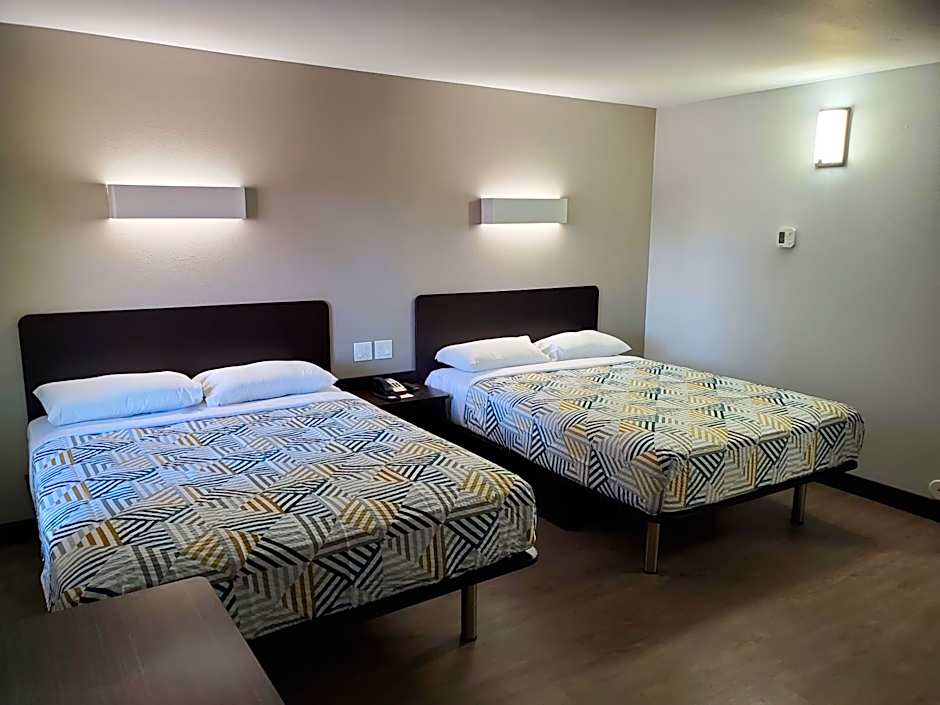 Motel 6-Show Low, AZ