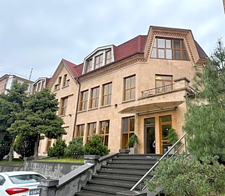 Yerevan Deluxe Hotel