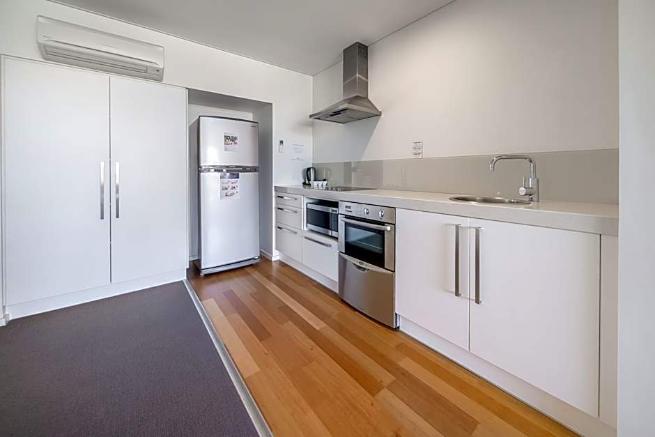 Oaks Nelson Bay Lure Suites