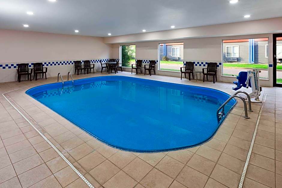 AmericInn by Wyndham Hudson