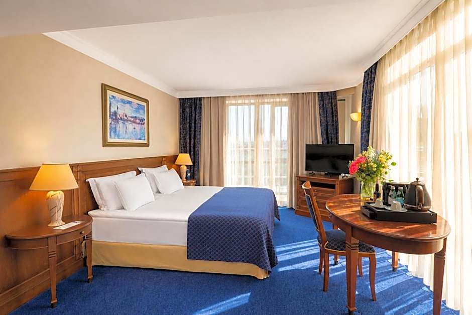 Crystal Palace Boutique Hotel
