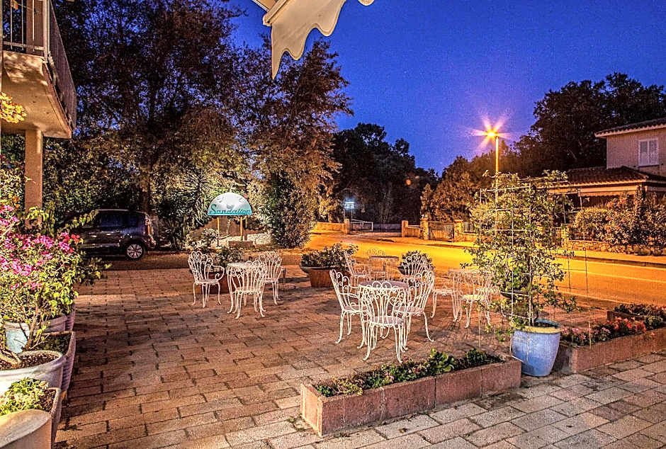 Hotel Sandalyon