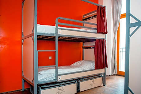Private Room for 3 People with Bunk Bed