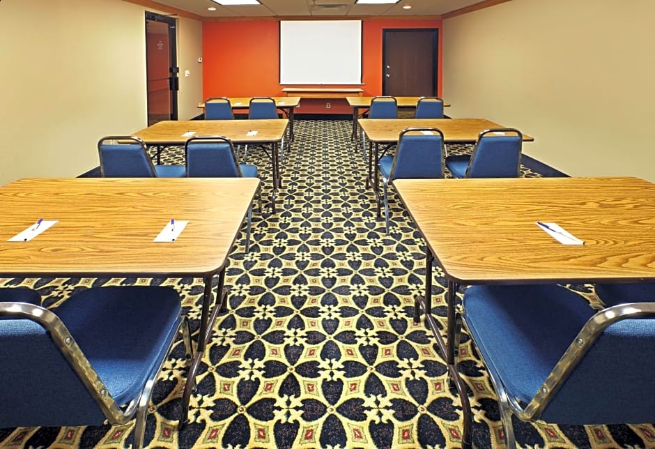 Holiday Inn Express & Suites Fayetteville University of Arkansas Area, an IHG Hotel