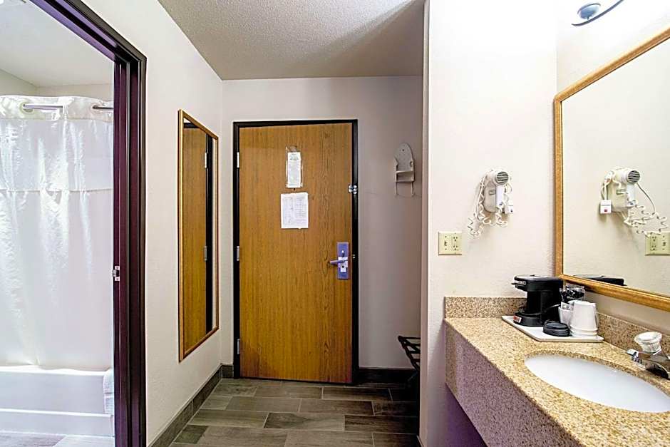 Quality Inn Huron
